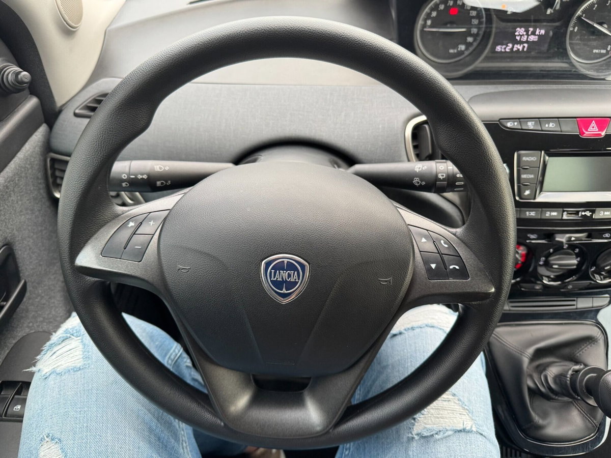 Lancia Ypsilon 1.0 FireFly 5 porte S&S Hybrid Ecochic Silver (17)