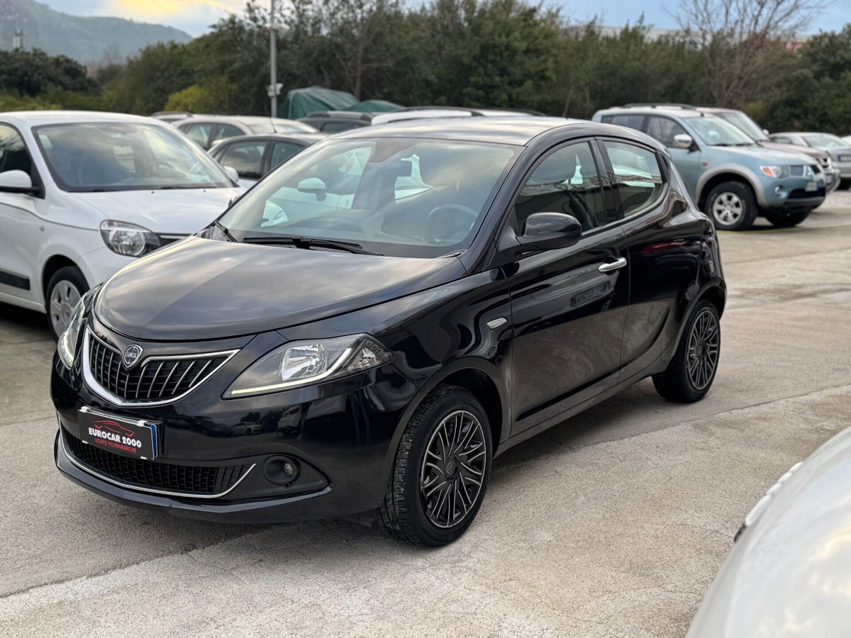 Lancia Ypsilon 1.0 FireFly 5 porte S&S Hybrid Ecochic Silver (3)