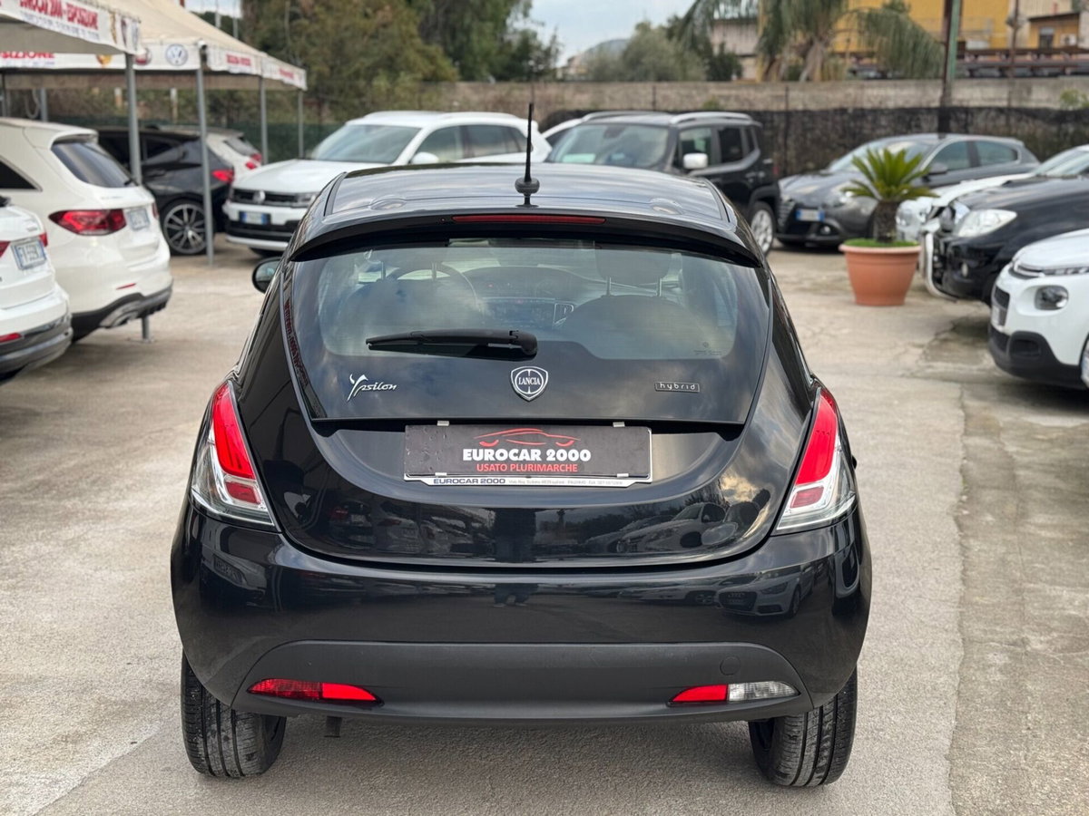 Lancia Ypsilon 1.0 FireFly 5 porte S&S Hybrid Ecochic Silver (5)