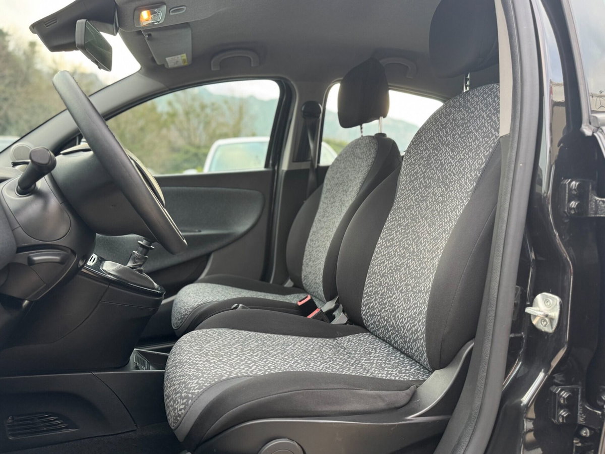 Lancia Ypsilon 1.0 FireFly 5 porte S&S Hybrid Ecochic Silver (9)