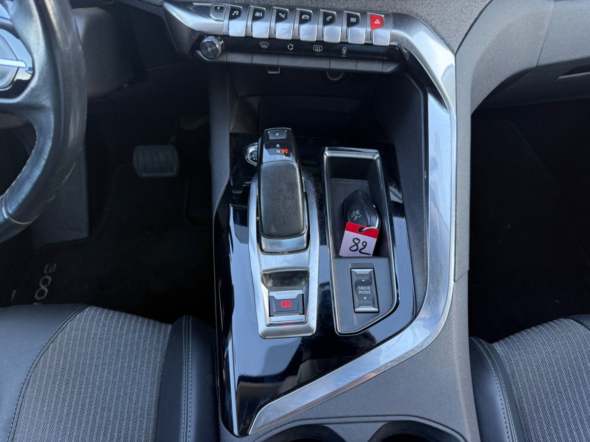 Peugeot 3008 Hybrid 225 e-EAT8 Allure (14)