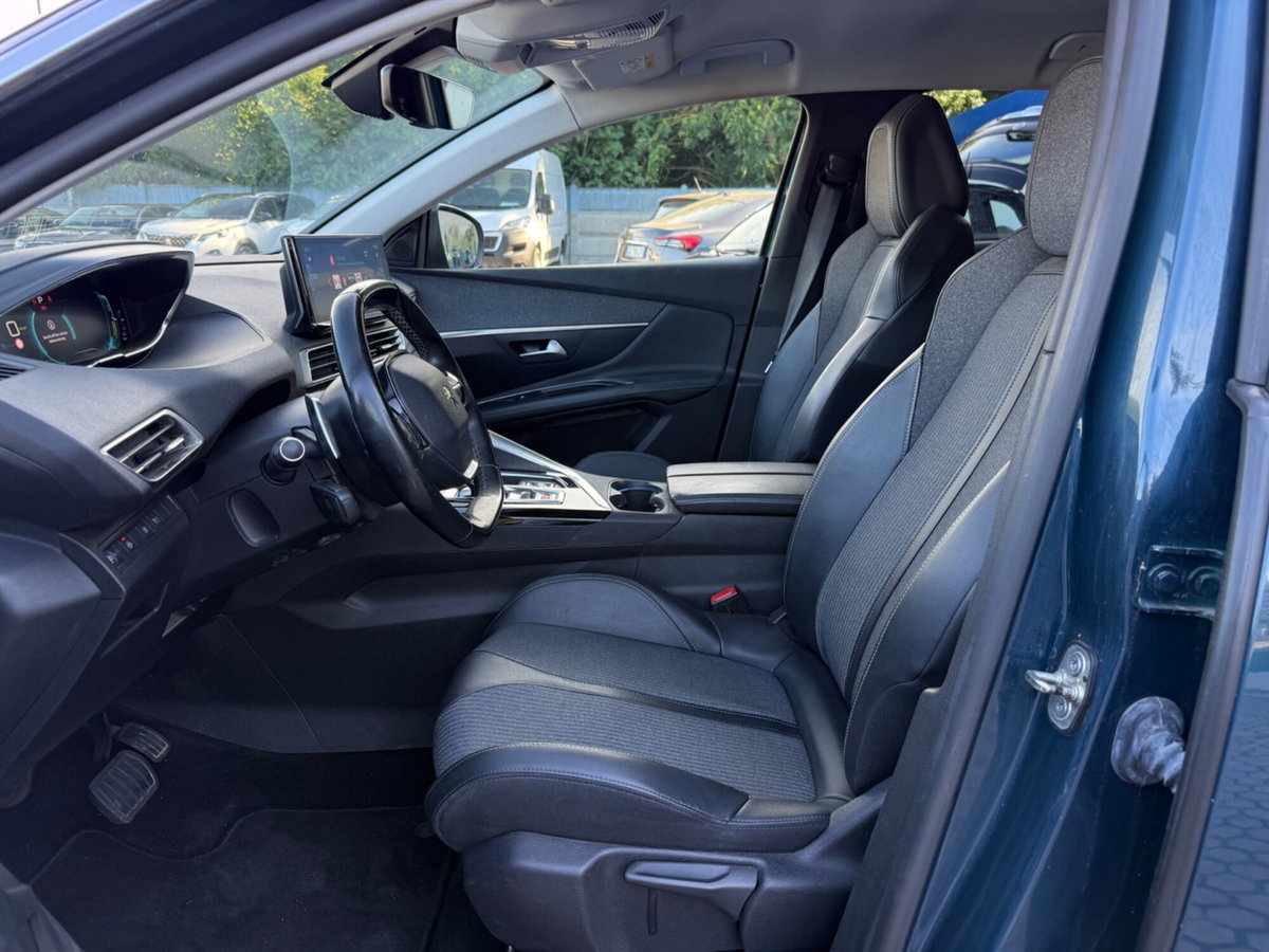 Peugeot 3008 Hybrid 225 e-EAT8 Allure (18)
