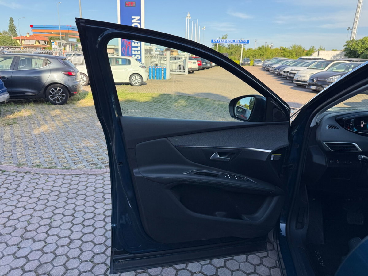Peugeot 3008 Hybrid 225 e-EAT8 Allure (19)