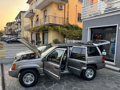 Jeep Grand Cherokee 5.2 (EU) 4WD aut. Quadra-Trac Limited (8)