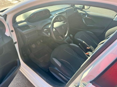 Peugeot 208 VTi 82 CV 5 porte Allure (16)