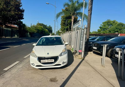 Peugeot 208 VTi 82 CV 5 porte Allure (2)