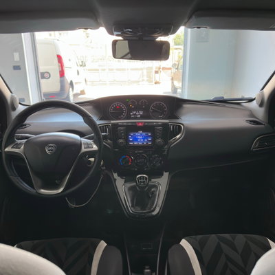 Lancia Ypsilon 1.2 69 CV 5 porte Gold (11)