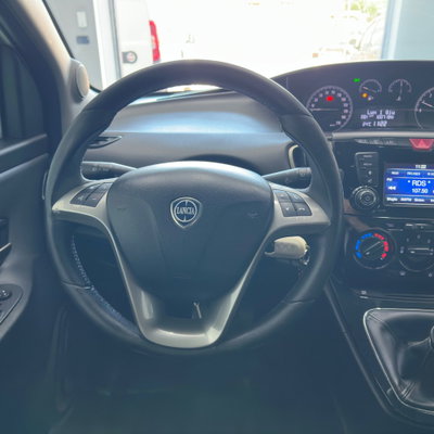 Lancia Ypsilon 1.2 69 CV 5 porte Gold (12)