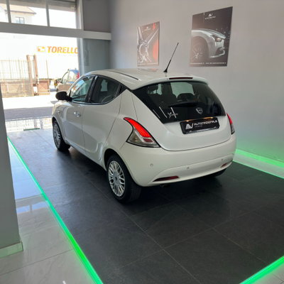 Lancia Ypsilon 1.2 69 CV 5 porte Gold (6)