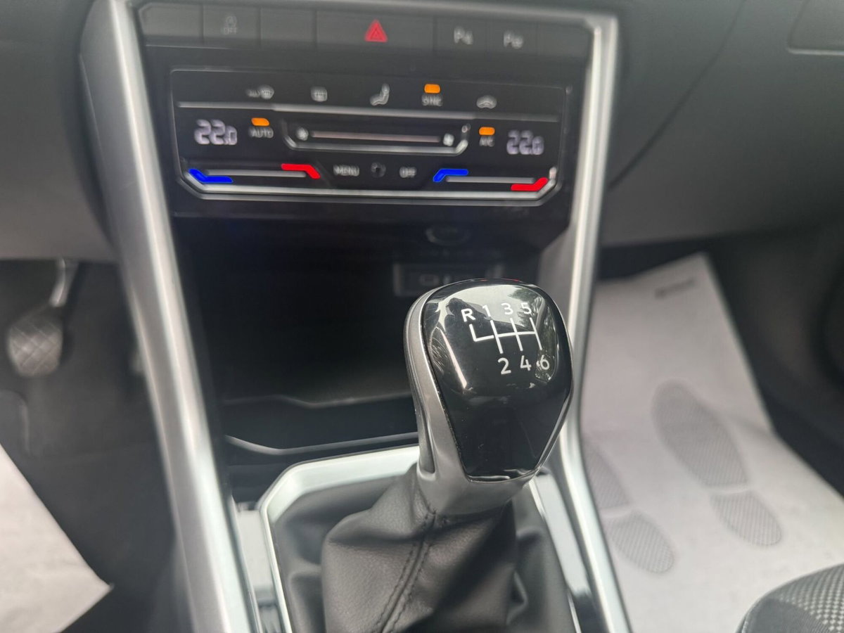 Volkswagen T-Roc 1.0 tsi Edition 110cv (17)