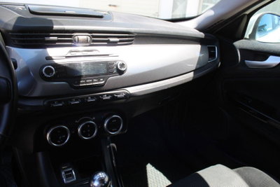 Alfa Romeo Giulietta 2.0 JTDm-2 Distinctive 170cv (10)