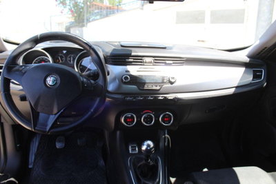 Alfa Romeo Giulietta 2.0 JTDm-2 Distinctive 170cv (16)