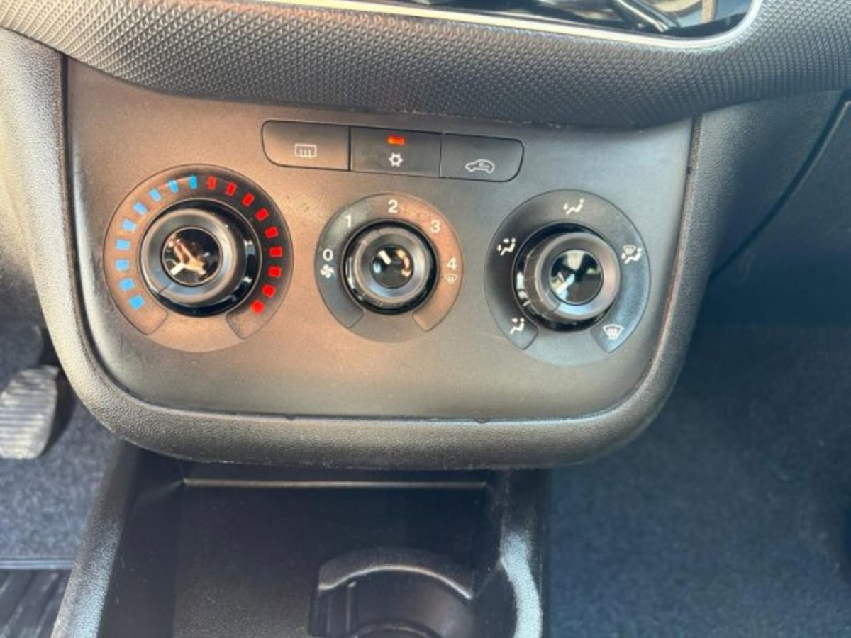 Fiat Punto 1.2 8V 5 porte Lounge (11)