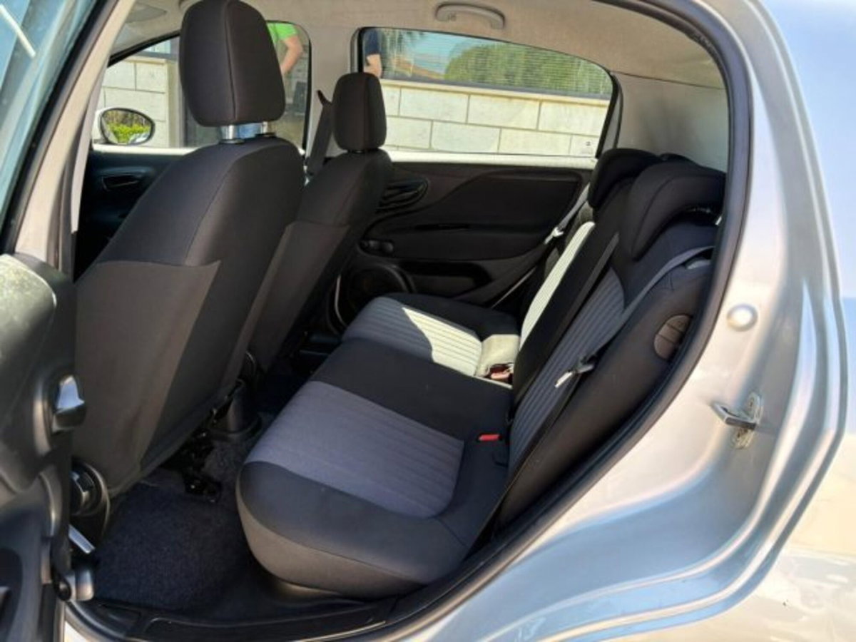 Fiat Punto 1.2 8V 5 porte Lounge (8)