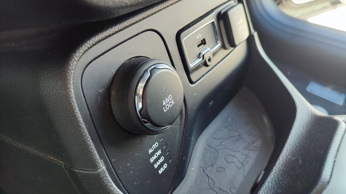 Jeep Renegade 2.0 Mjt 140CV 4WD Active Drive Longitude (9)