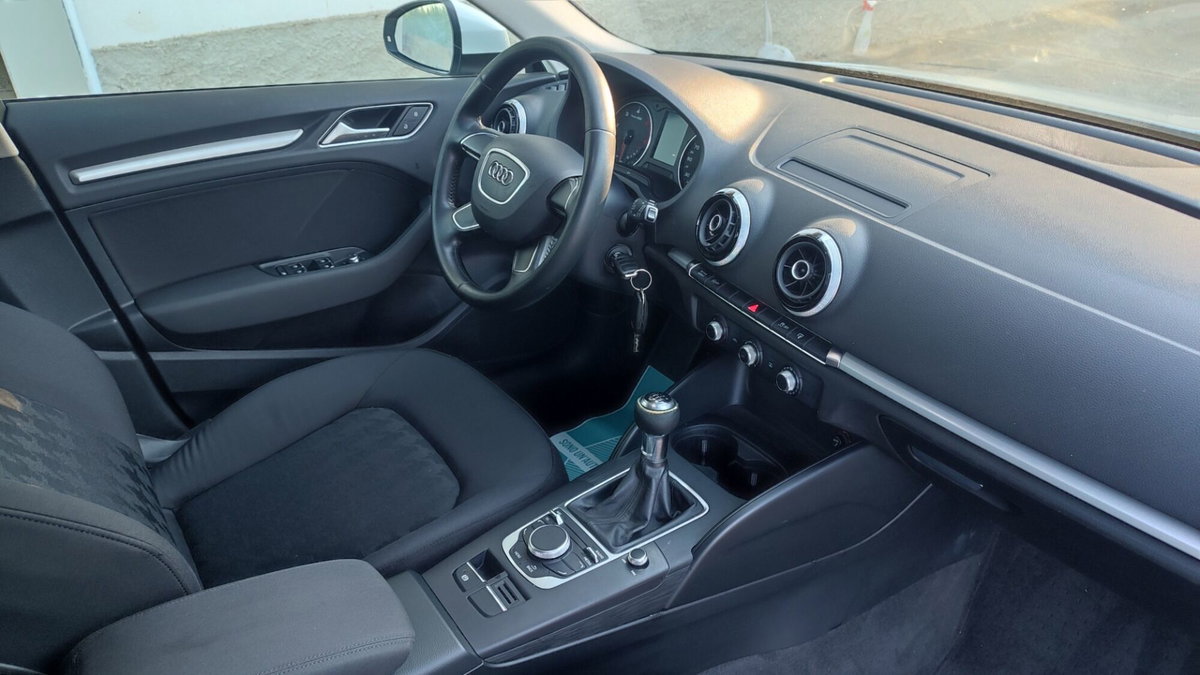 Audi A3 Sportback 1.6 TDI Business (13)