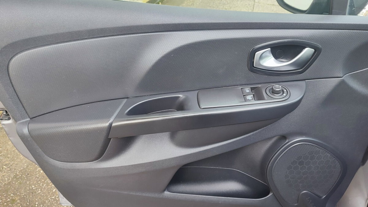 Renault Clio dCi 8V 75CV Start&Stop 5 porte Energy Zen (9)