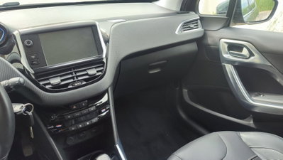 Peugeot 2008 120 S&S Black Matt (10)