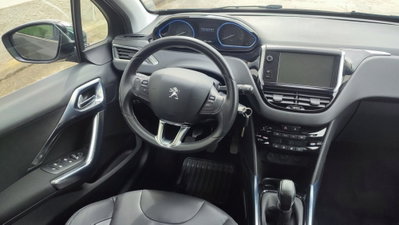 Peugeot 2008 120 S&S Black Matt (11)