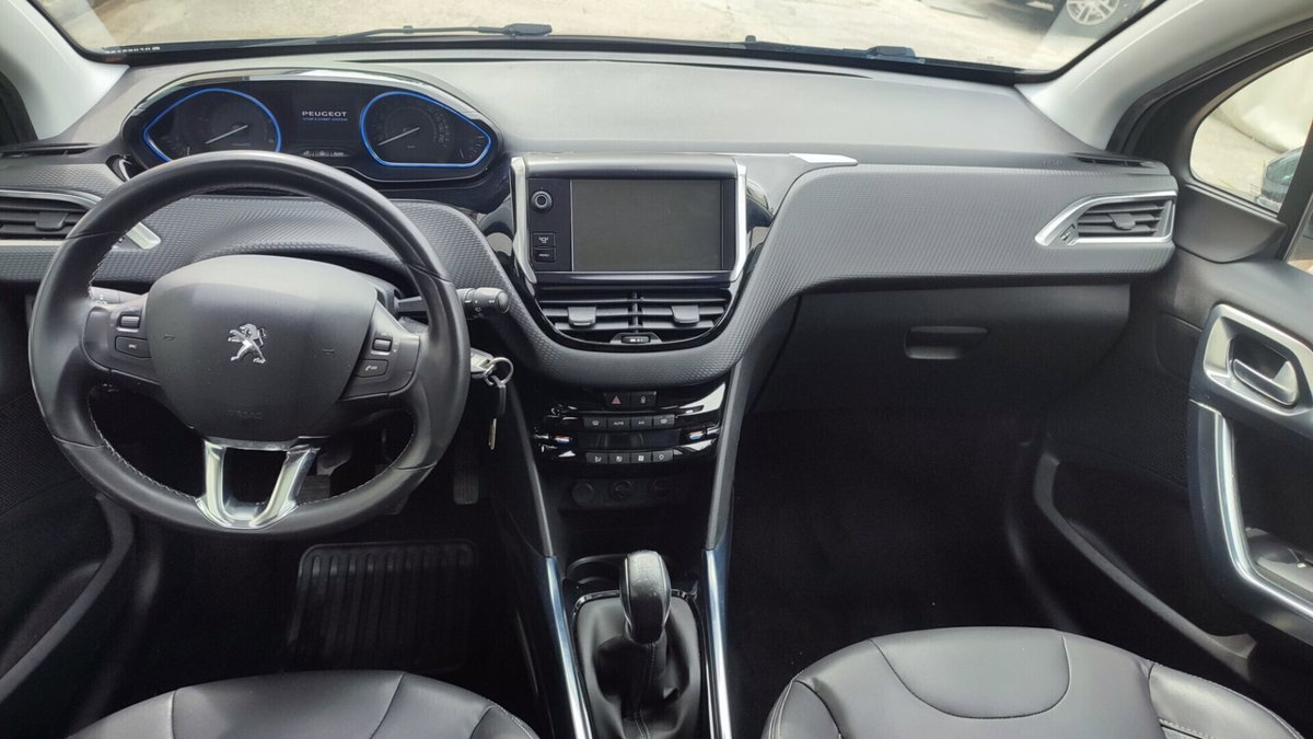 Peugeot 2008 120 S&S Black Matt (12)