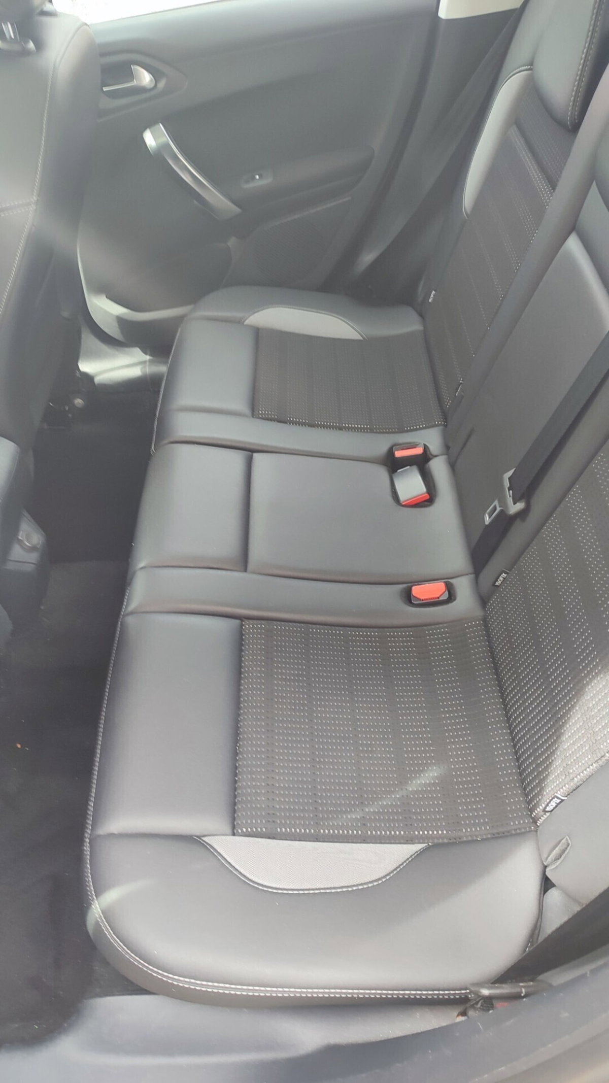 Peugeot 2008 120 S&S Black Matt (15)