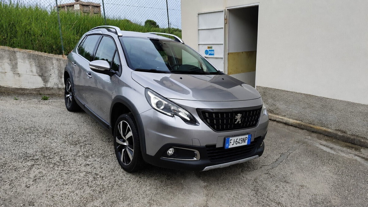 Peugeot 2008 120 S&S Black Matt