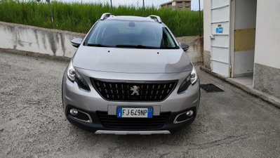 Peugeot 2008 120 S&S Black Matt (2)
