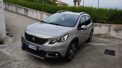 Peugeot 2008 120 S&S Black Matt (4)