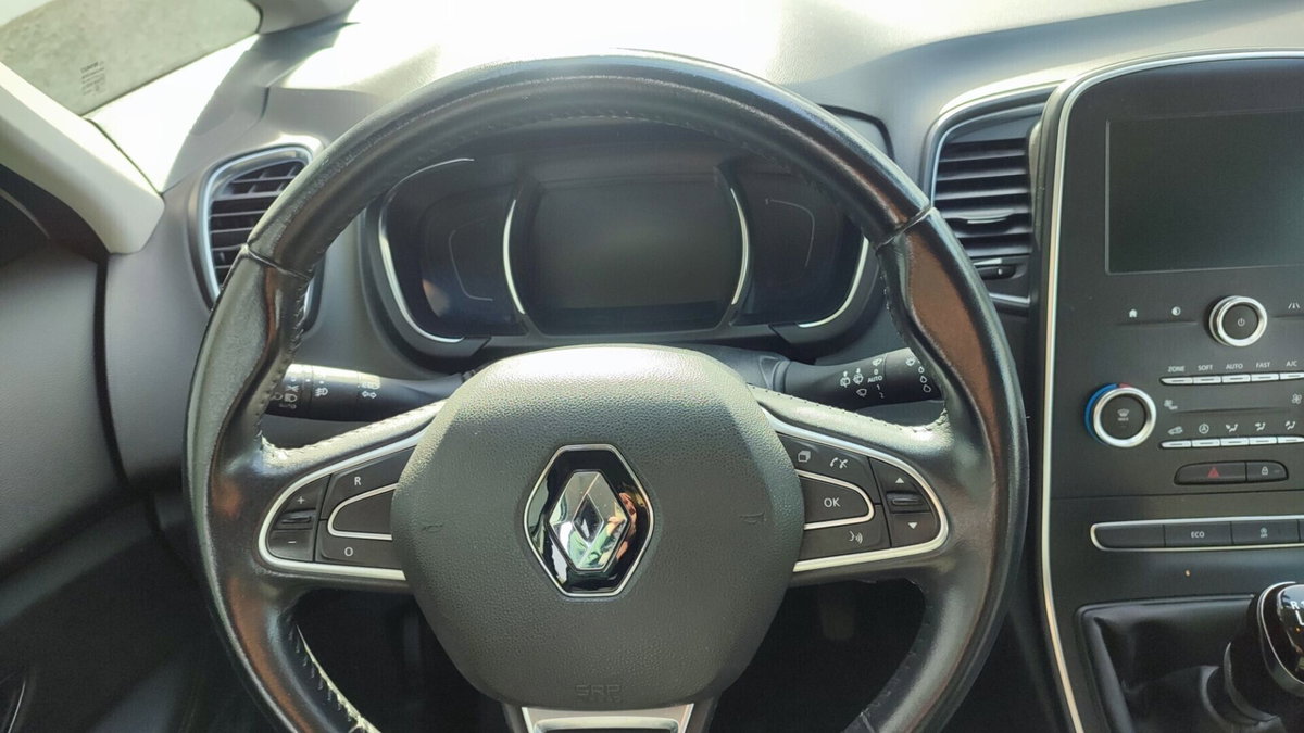 Renault Scenic E-Tech Electric 1.5 dCi 110CV EDC Energy (15)