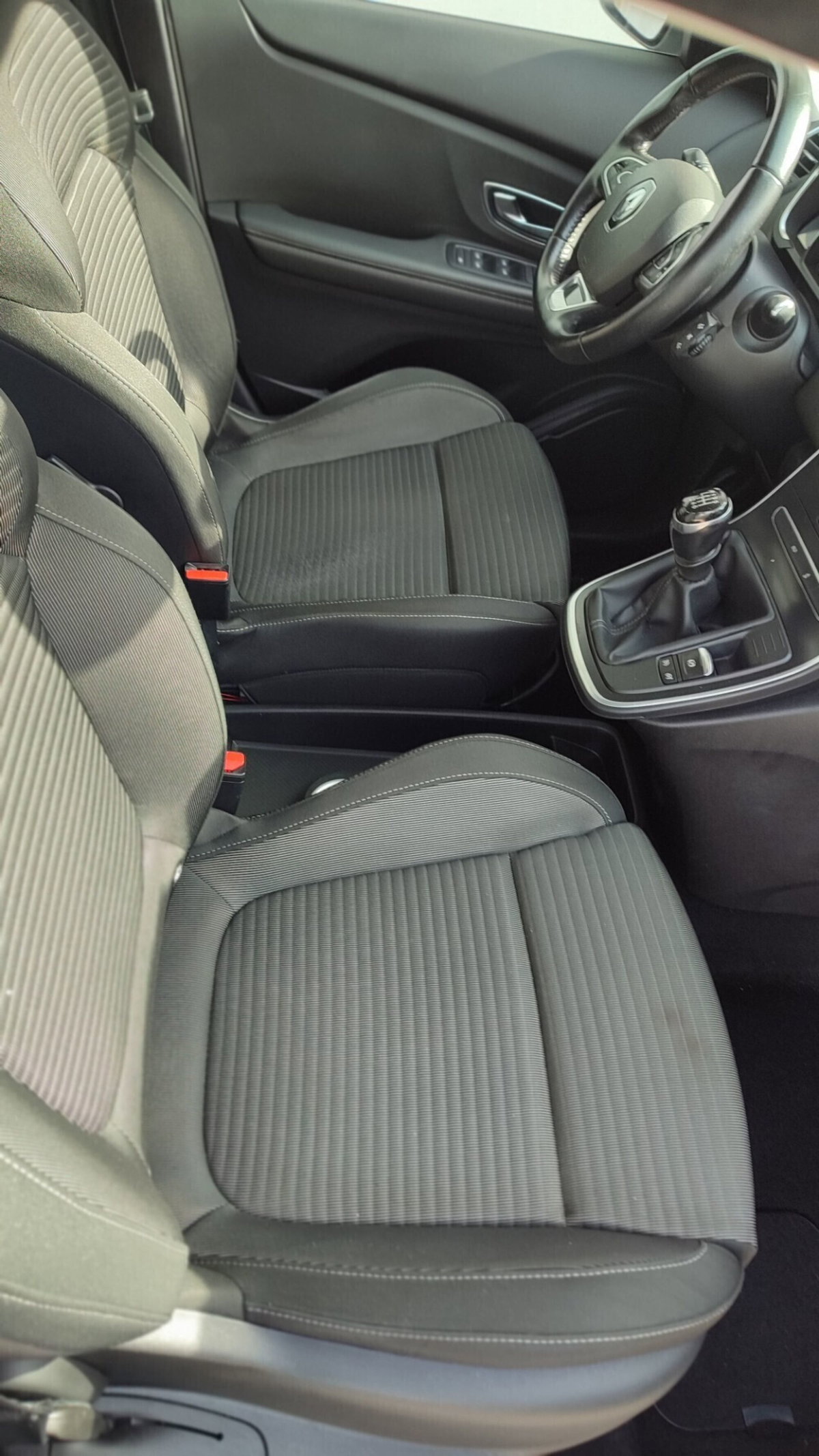 Renault Scenic E-Tech Electric 1.5 dCi 110CV EDC Energy (17)