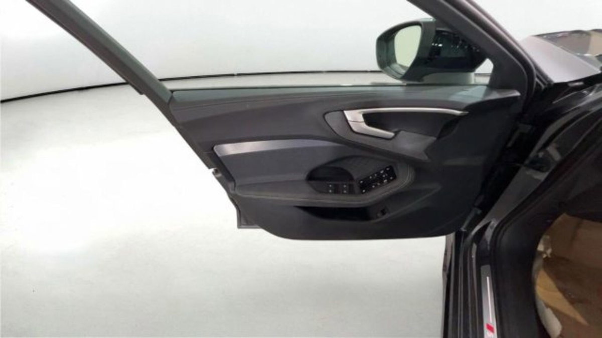 Audi A5 Avant 2.0 tdi mhev+ S line edition 204cv s-tronic (18)