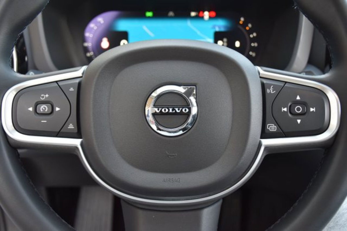 Volvo XC60 B4 (d) AWD Geartronic Momentum N1 (17)