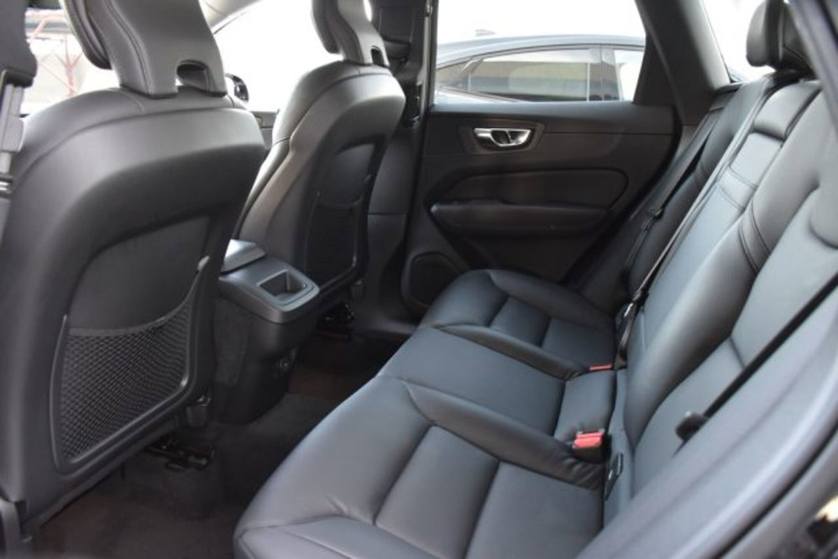 Volvo XC60 B4 (d) AWD Geartronic Momentum N1 (18)
