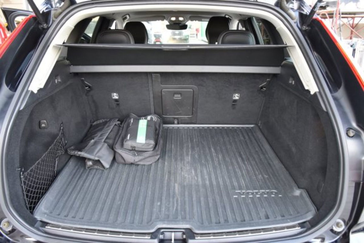 Volvo XC60 B4 (d) AWD Geartronic Momentum N1 (19)