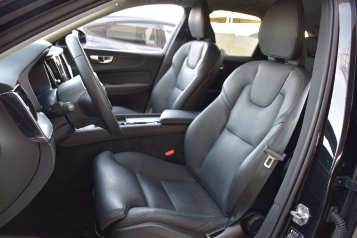 Volvo XC60 B4 (d) AWD Geartronic Momentum Pro (8)
