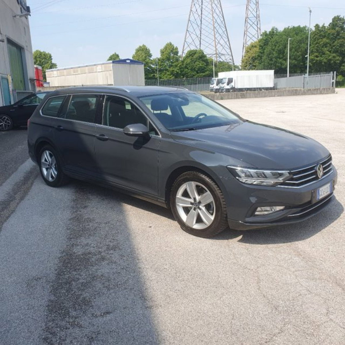 Volkswagen Passat Variant 1.6 TDI SCR DSG Business BMT (2)