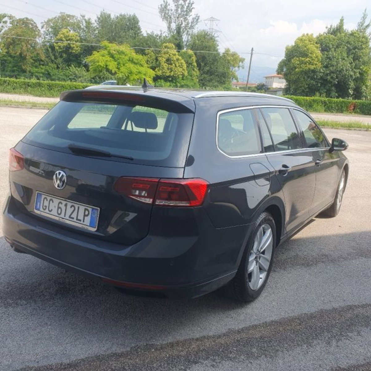 Volkswagen Passat Variant 1.6 TDI SCR DSG Business BMT (3)