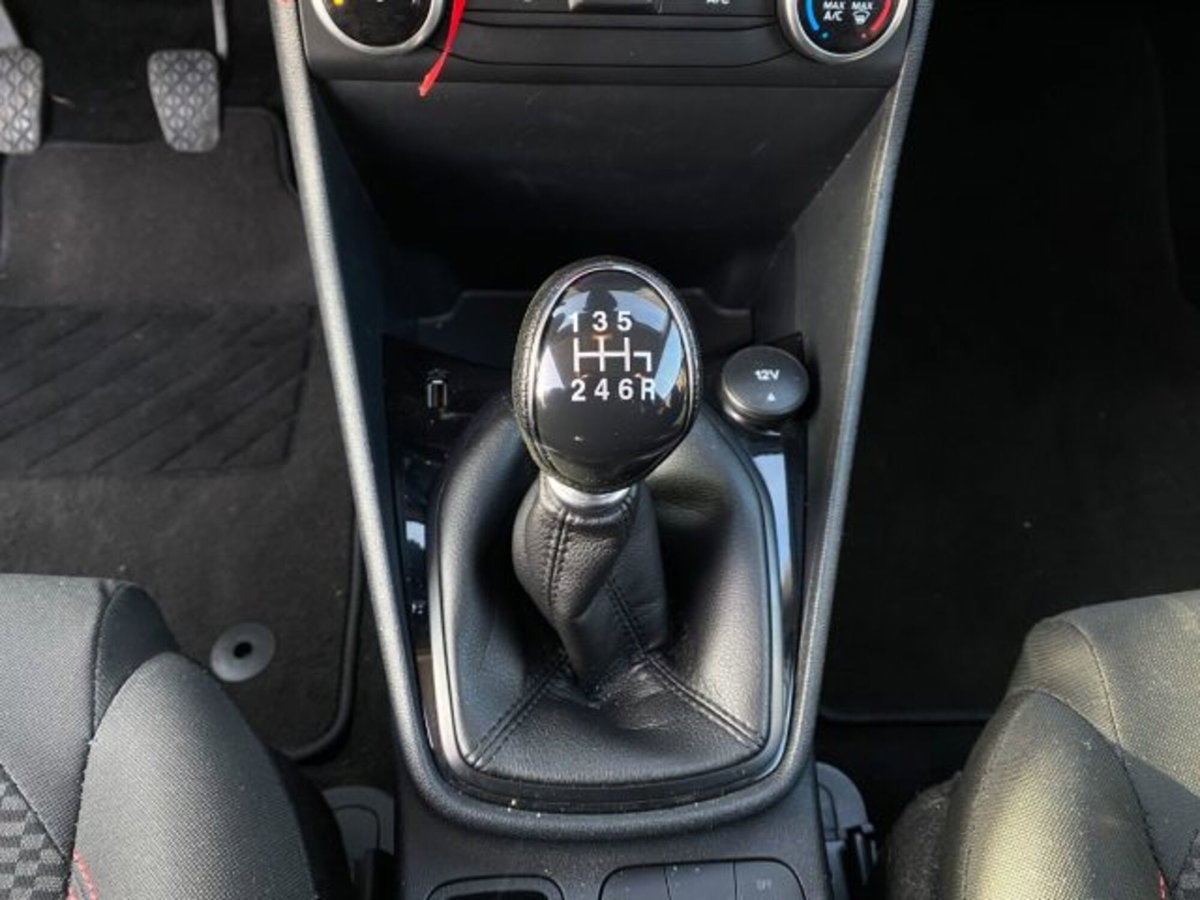 Ford Fiesta 1.5 TDCi 3 porte ST-Line (13)