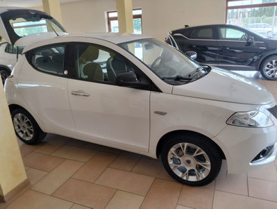 Lancia Ypsilon 1.2 69 CV 5 porte GPL Ecochic Gold (2)