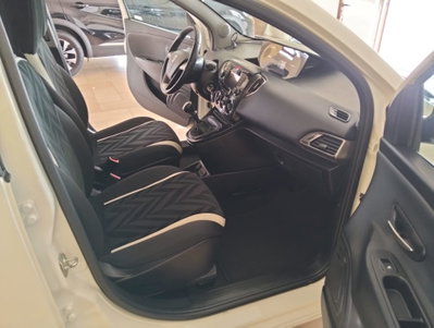 Lancia Ypsilon 1.2 69 CV 5 porte GPL Ecochic Gold (4)