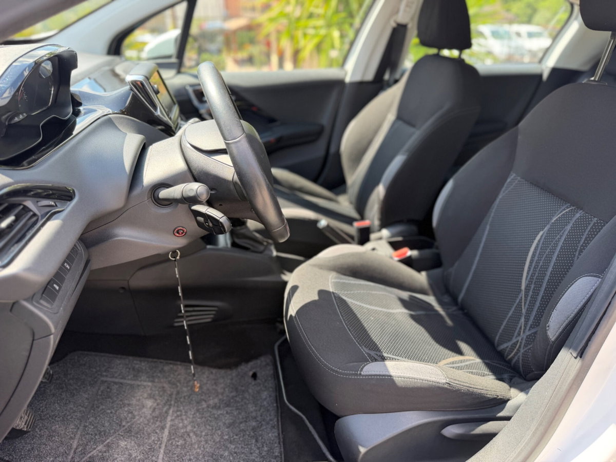 Peugeot 208 HDi 68 CV 5 porte Active (13)