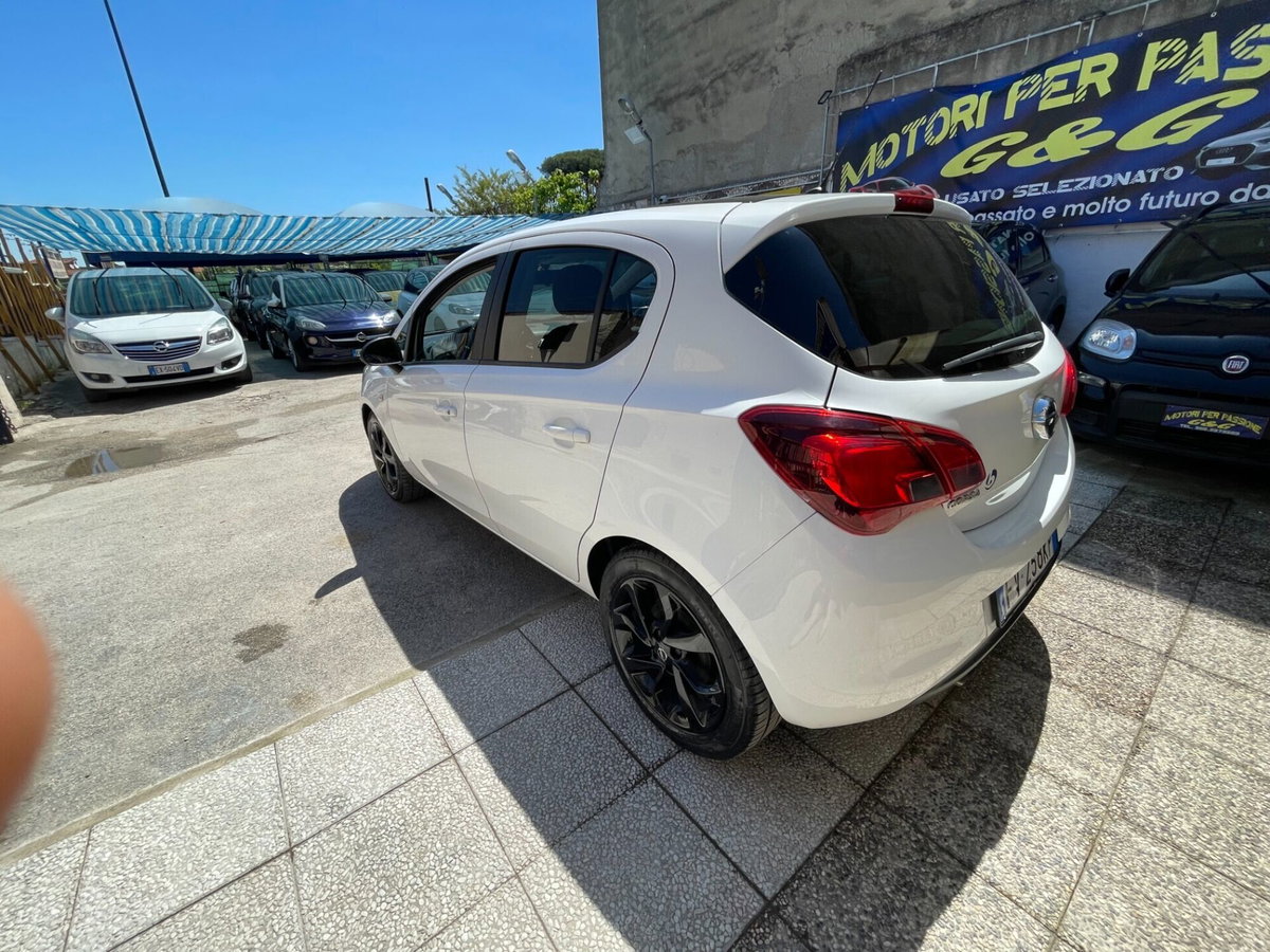 Opel Corsa 1.2 5 porte Black Edition (11)