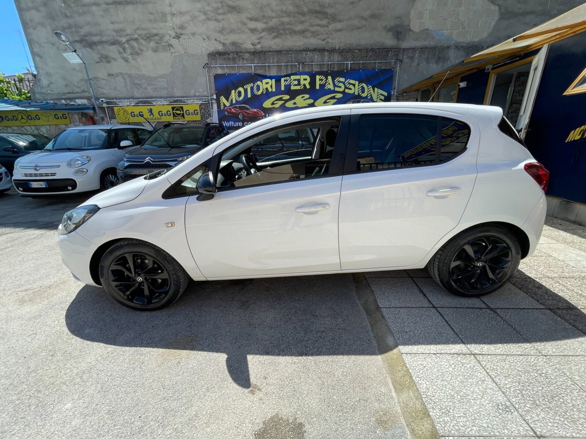 Opel Corsa 1.2 5 porte Black Edition (12)
