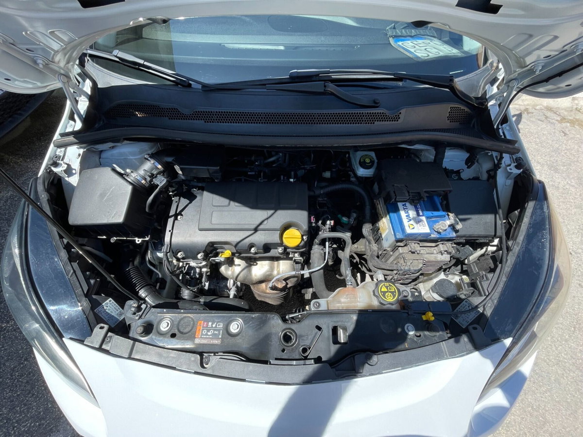 Opel Corsa 1.2 5 porte Black Edition (14)