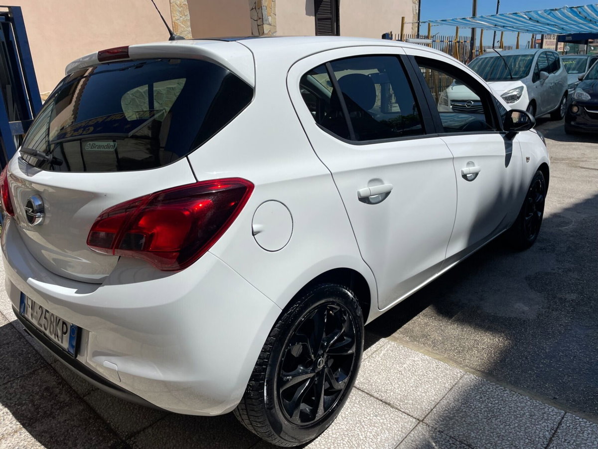 Opel Corsa 1.2 5 porte Black Edition (16)
