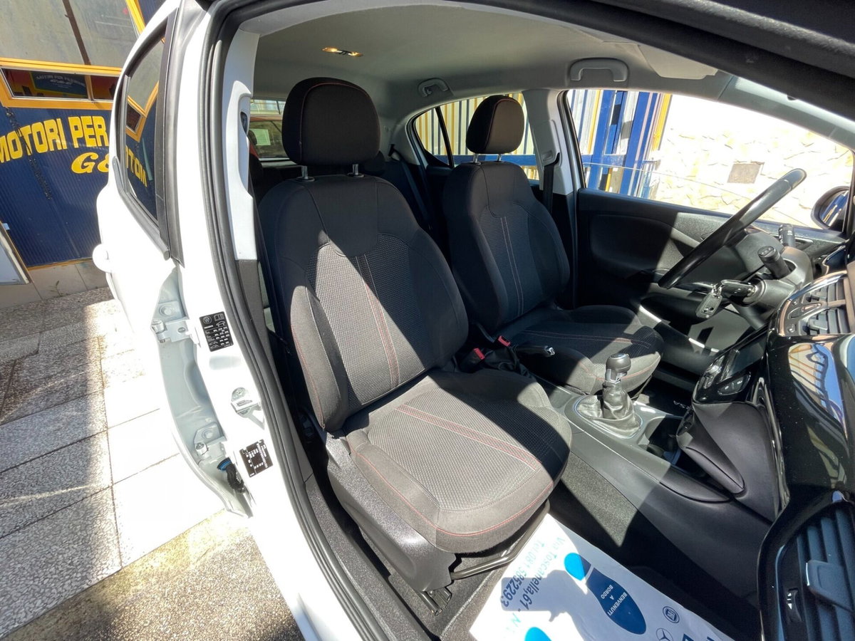 Opel Corsa 1.2 5 porte Black Edition (18)