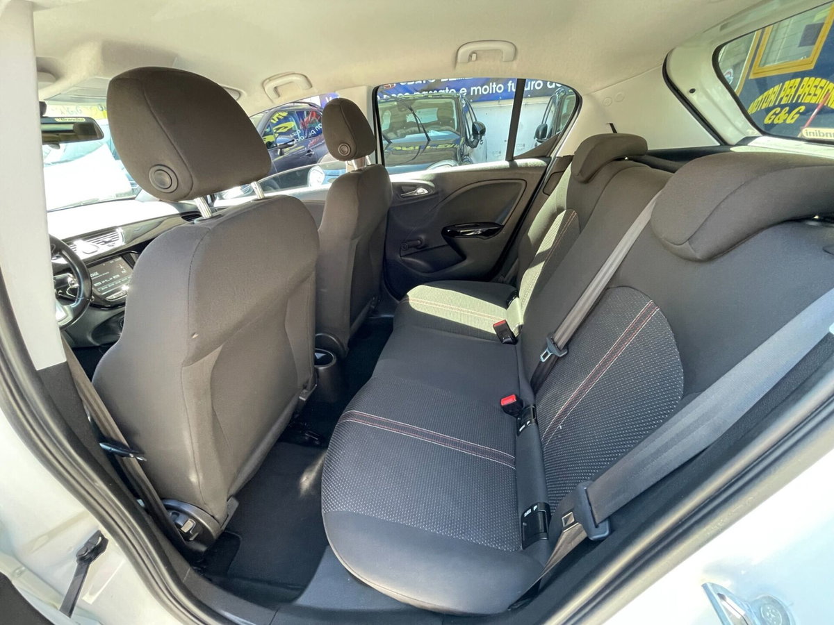 Opel Corsa 1.2 5 porte Black Edition (6)