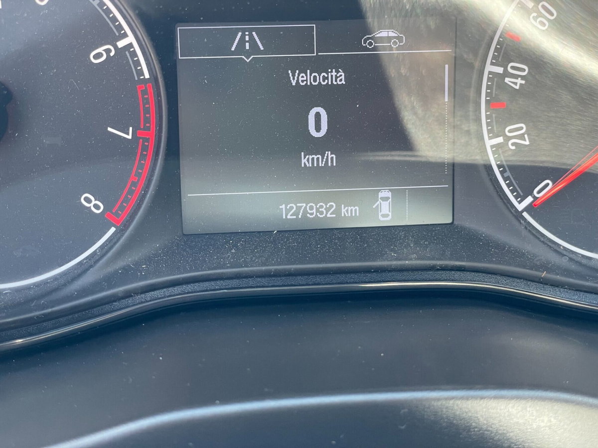 Opel Corsa 1.2 5 porte Black Edition (7)