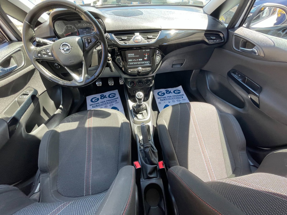 Opel Corsa 1.2 5 porte Black Edition (8)