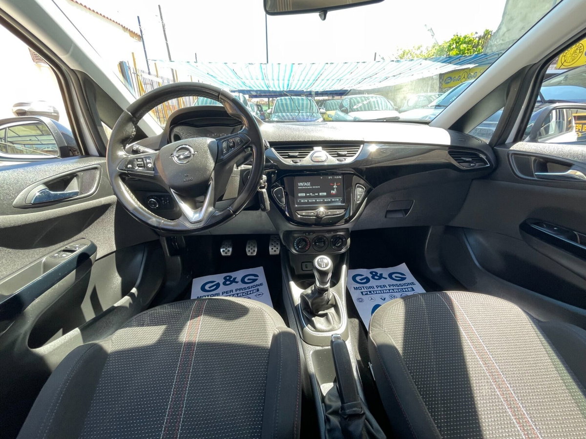 Opel Corsa 1.2 5 porte Black Edition (9)